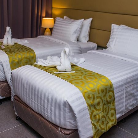 Hotel Costa Brava Таклобан Экстерьер фото