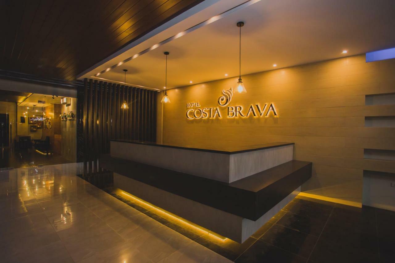 Hotel Costa Brava Таклобан Экстерьер фото